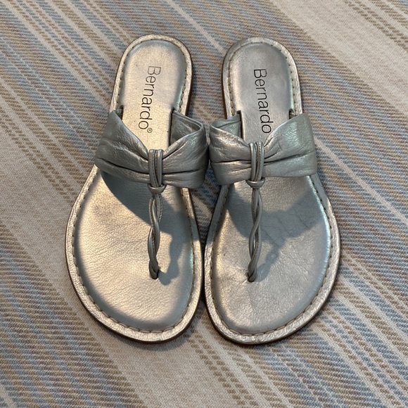 Bernardo, silver, leather thong sandals. Size 9. - Picture 5 of 6
